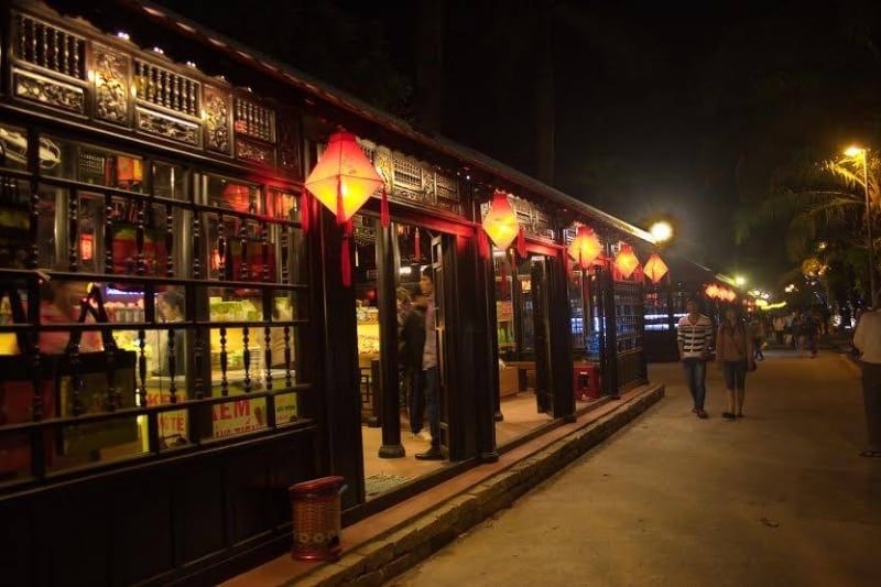 Best-Nightlife-in-Hue-Nguyen-Dinh-Chieu-Walking-Street